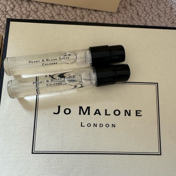 Jo Malone English Pear & Freesia and Peony & Blush Suede - Picture 3 of 4